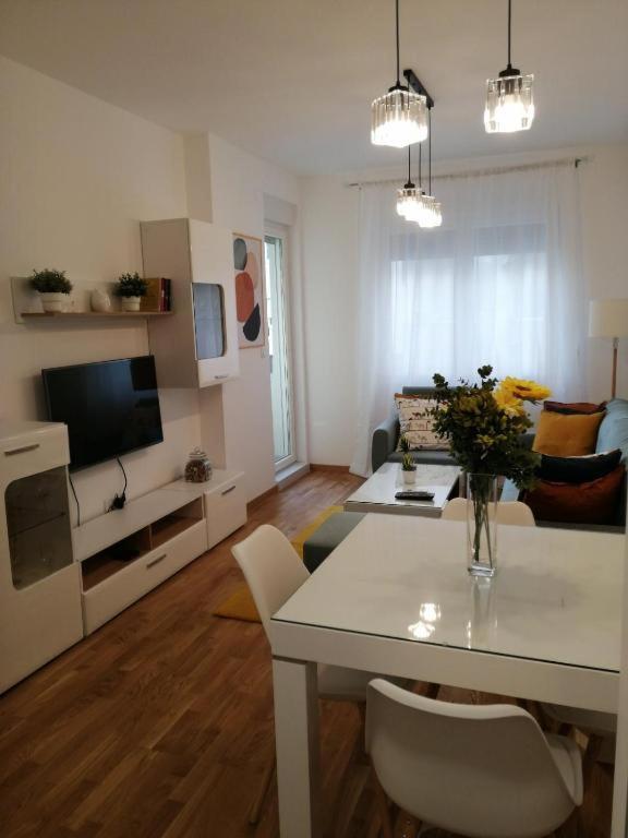 Center Sunrise Apartment Novi Sad Exterior photo